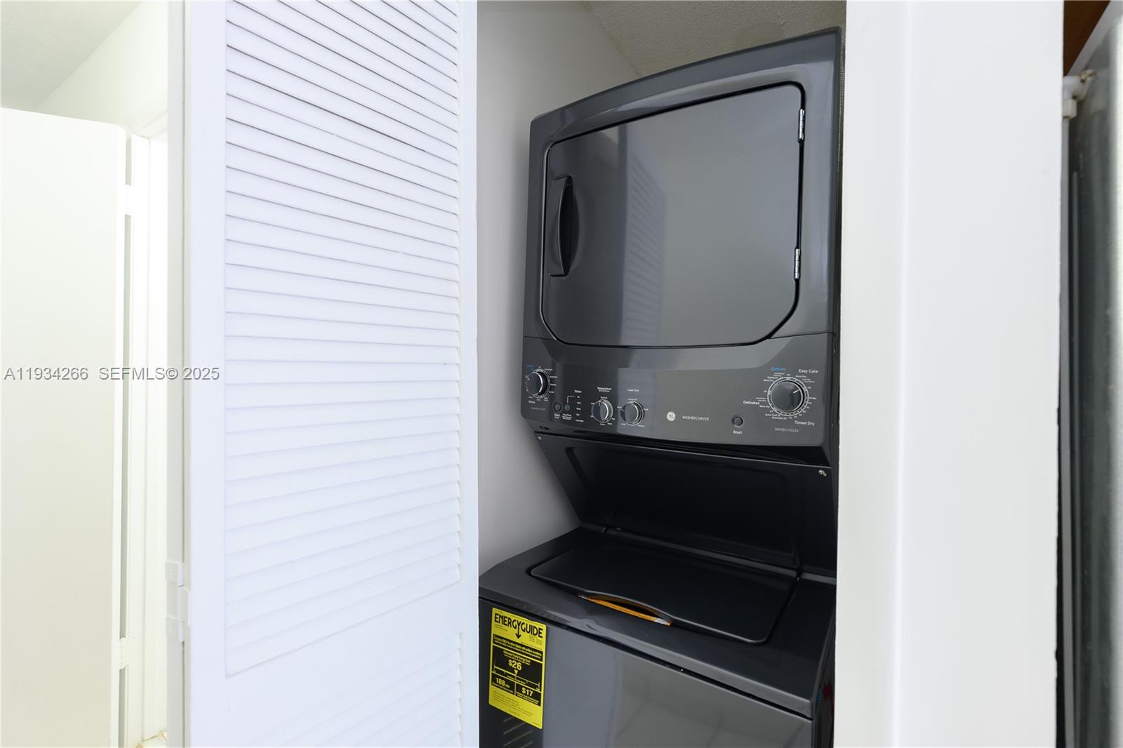 30 SW 57th Ct Miami, FL 33144