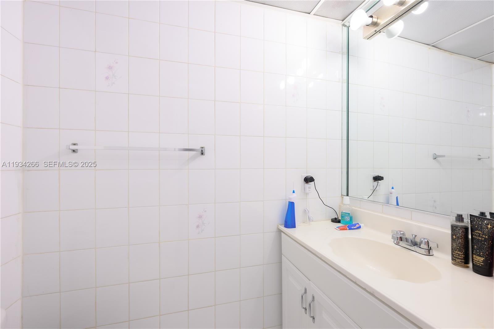 30 SW 57th Ct Miami, FL 33144