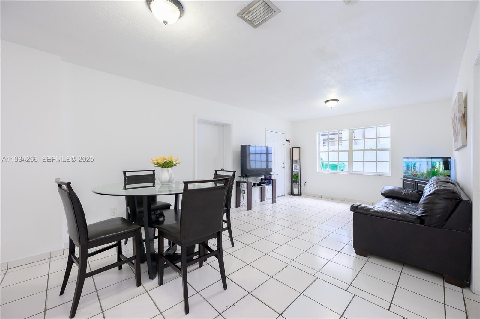 30 SW 57th Ct Miami, FL 33144