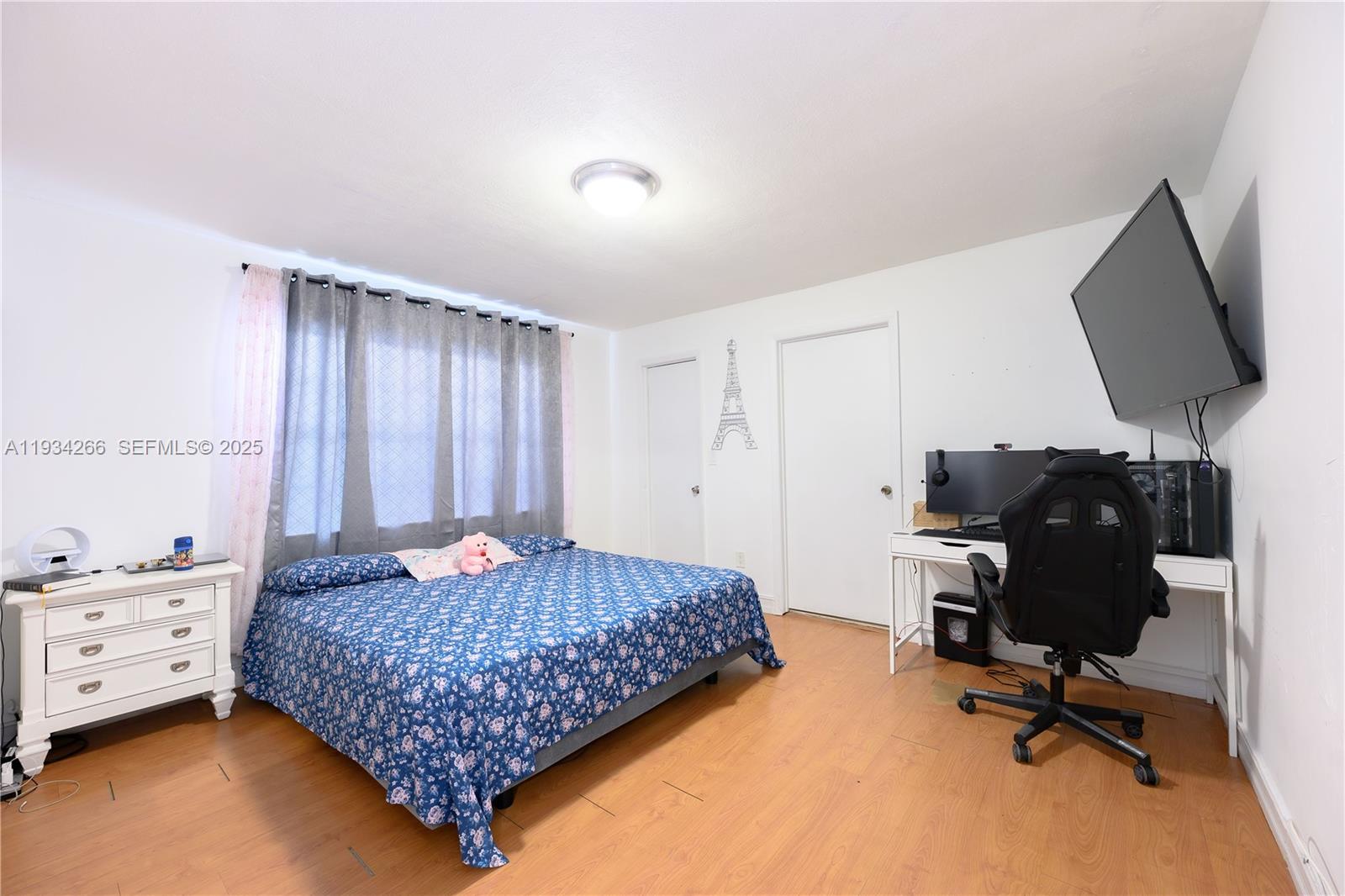 30 SW 57th Ct Miami, FL 33144