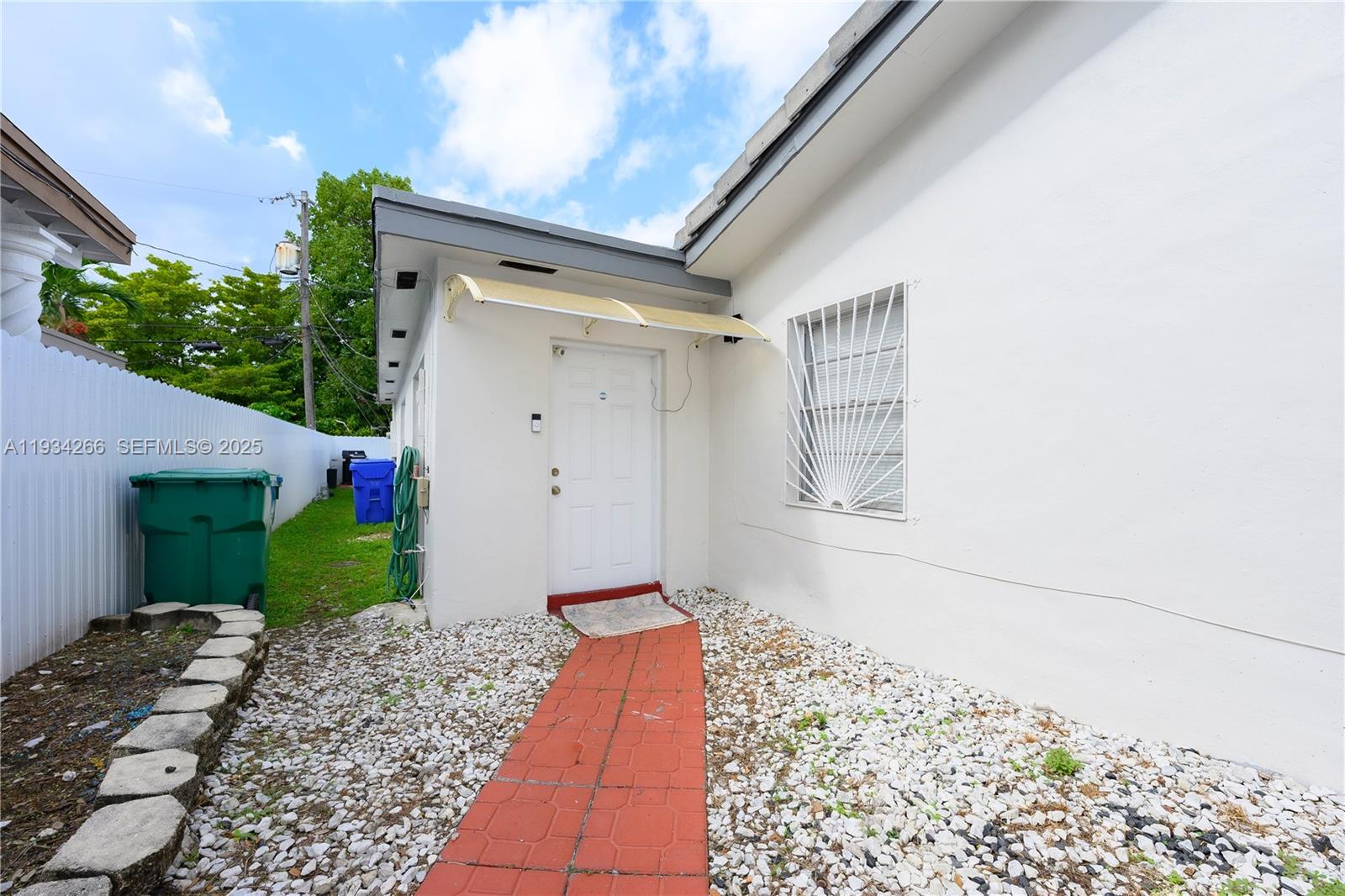 30 SW 57th Ct Miami, FL 33144