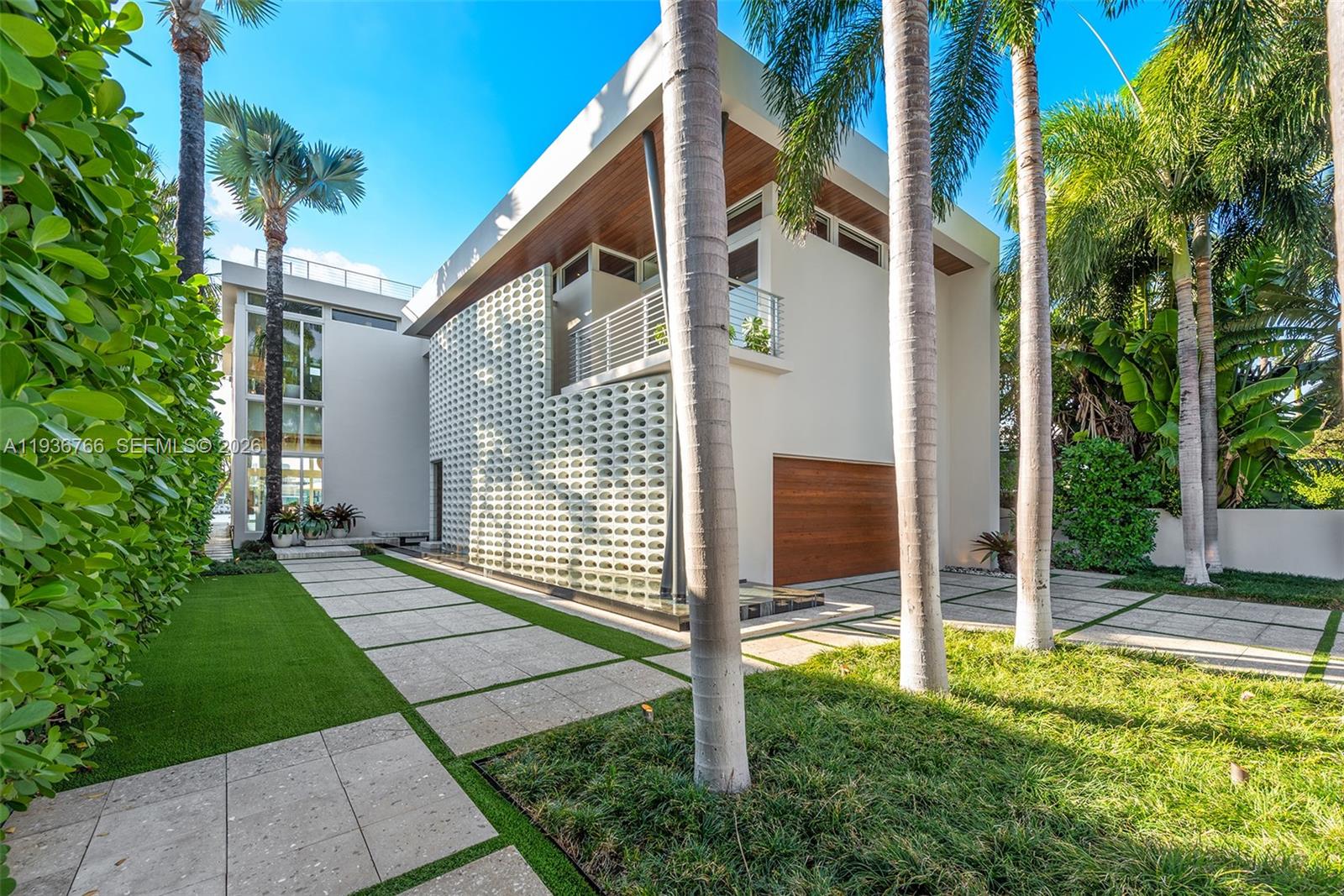 610 W Dilido Dr #- Miami Beach, FL 33139