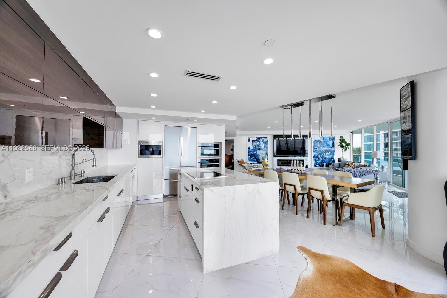 image Bristol Tower Condo13