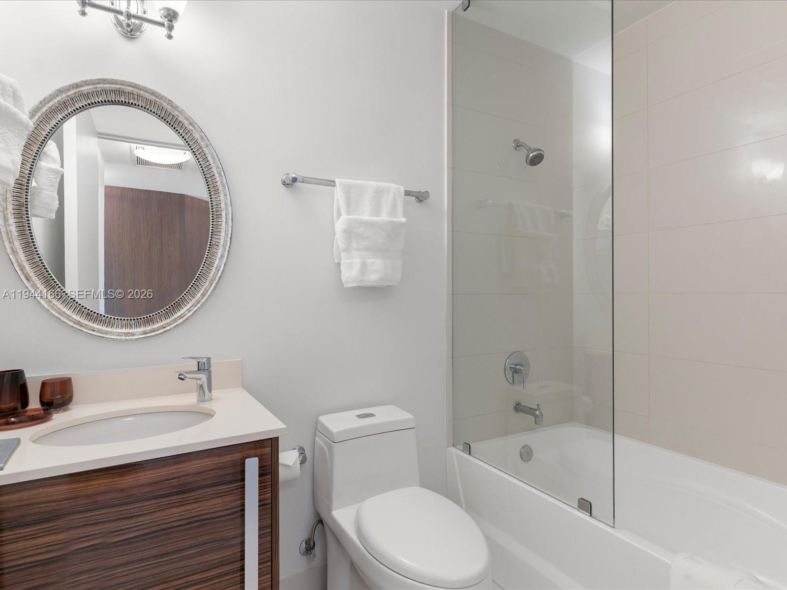 image Paramount Bay Condo24