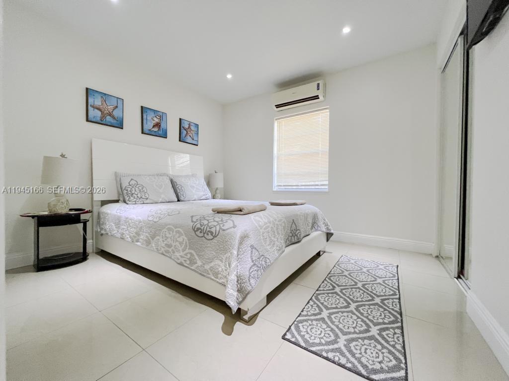 2539 Thomas St Hollywood, FL 33020