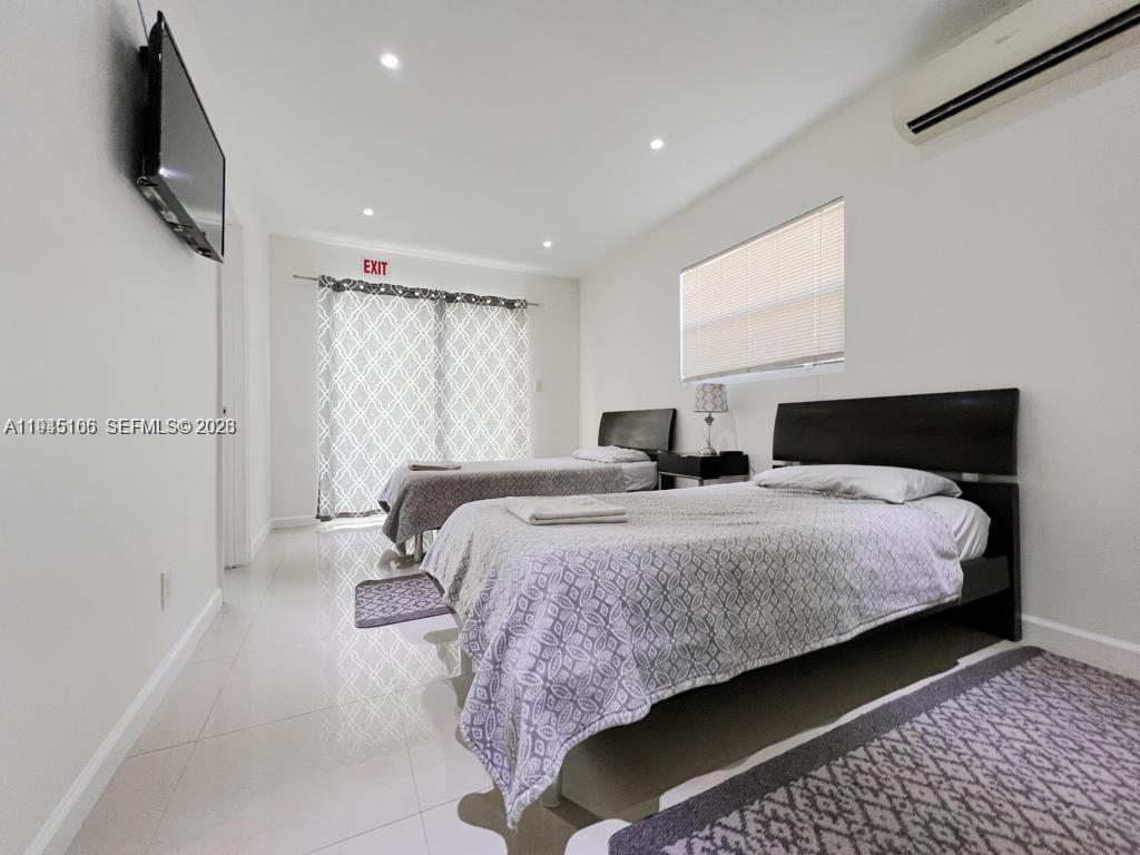 2539 Thomas St Hollywood, FL 33020