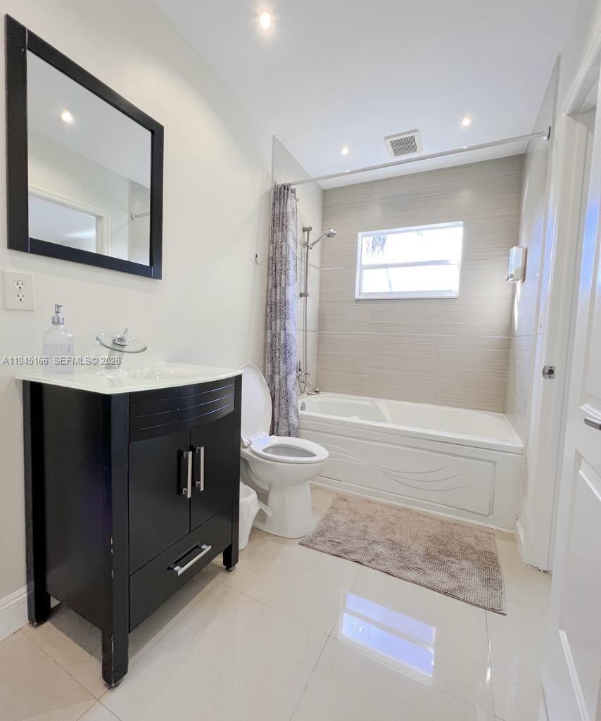 2539 Thomas St Hollywood, FL 33020