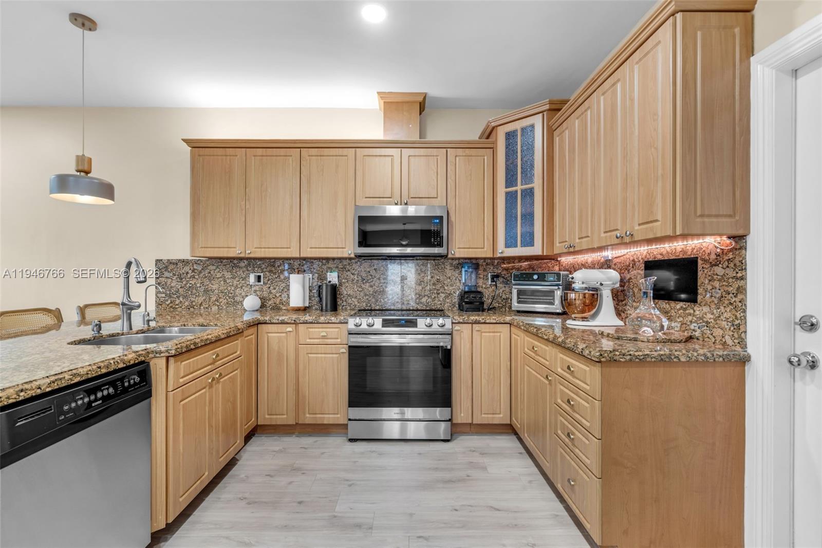 8781 NW 148th Ter Miami Lakes, FL 33018