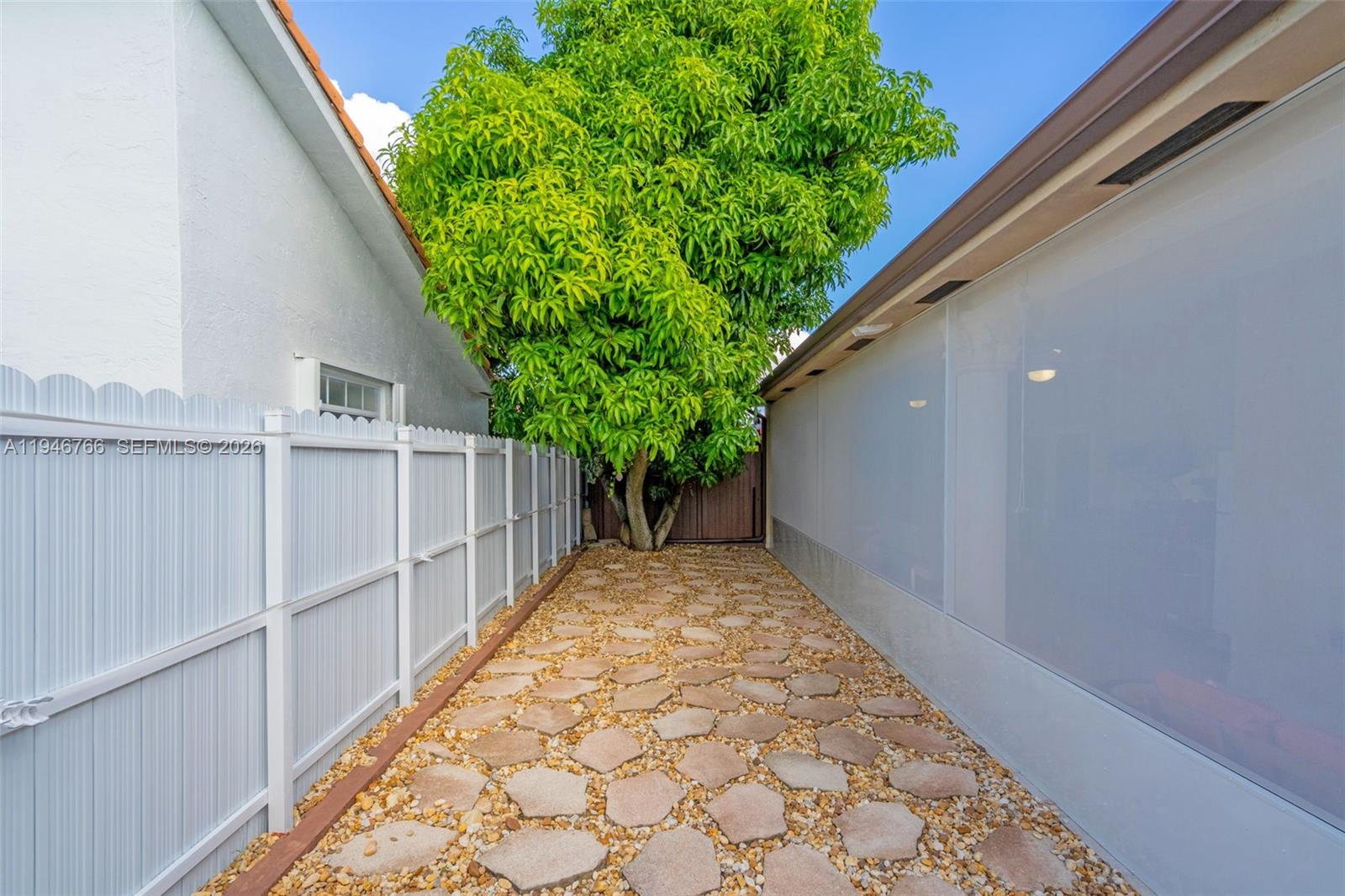 8781 NW 148th Ter Miami Lakes, FL 33018