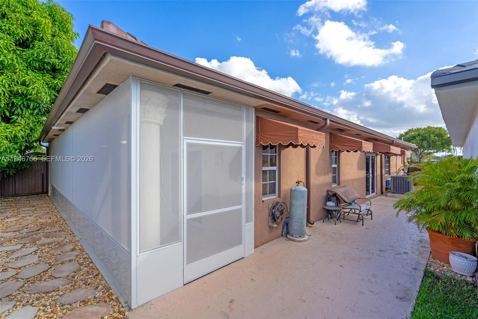 8781 NW 148th Ter Miami Lakes, FL 33018