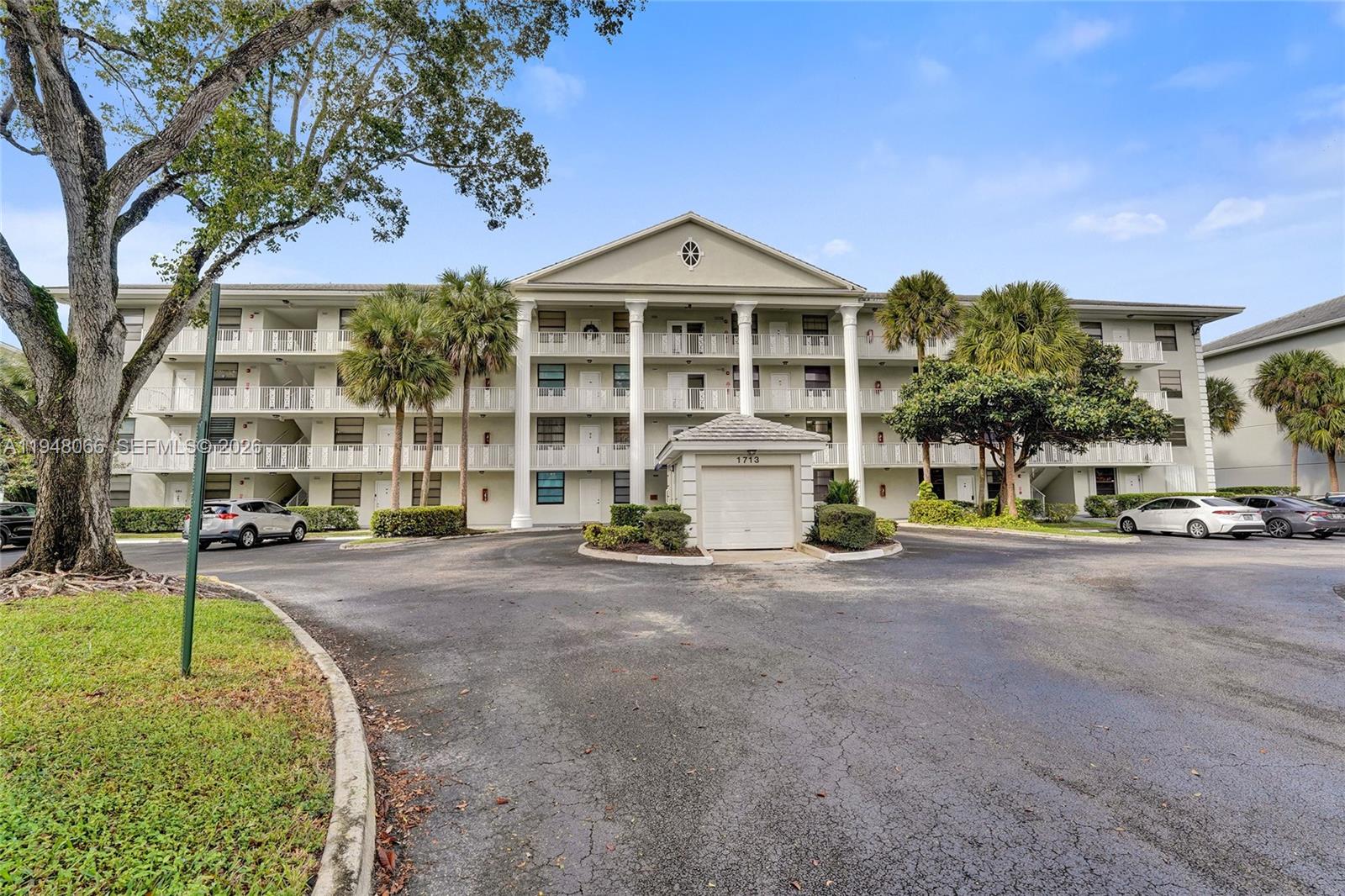 1713 Whitehall Dr #304 Davie, FL 33324