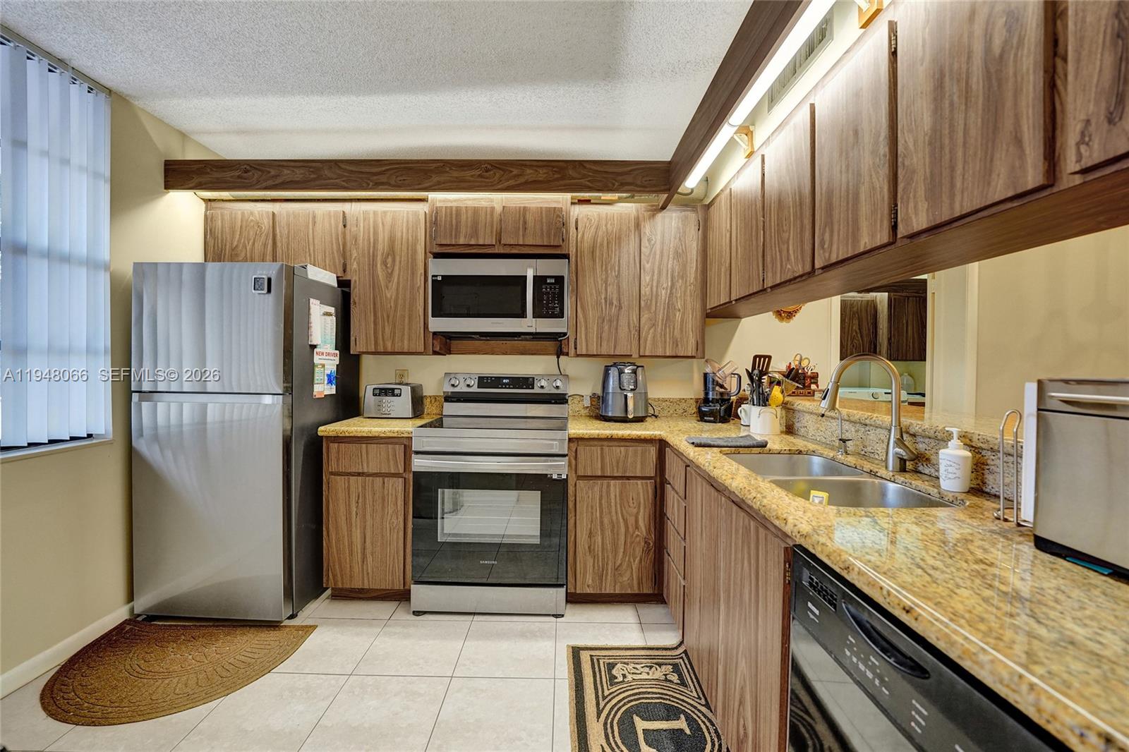 1713 Whitehall Dr #304 Davie, FL 33324