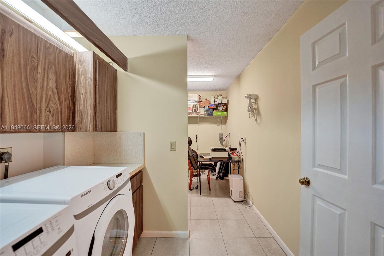 1713 Whitehall Dr #304 Davie, FL 33324