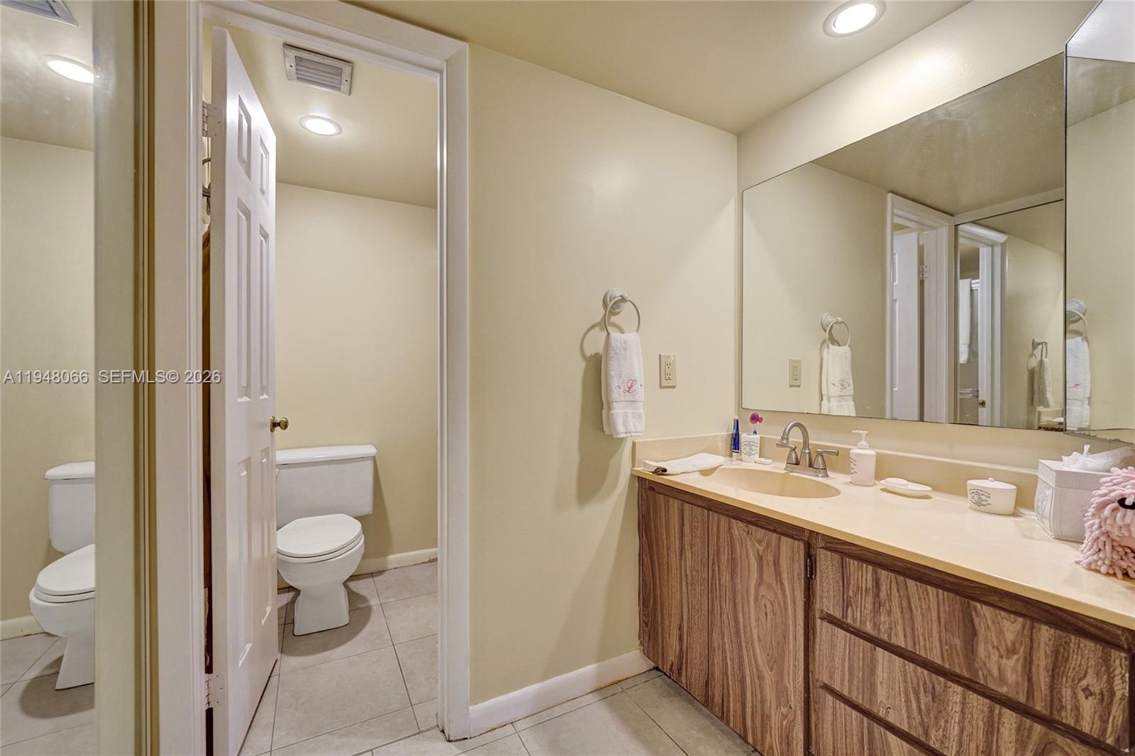 1713 Whitehall Dr #304 Davie, FL 33324