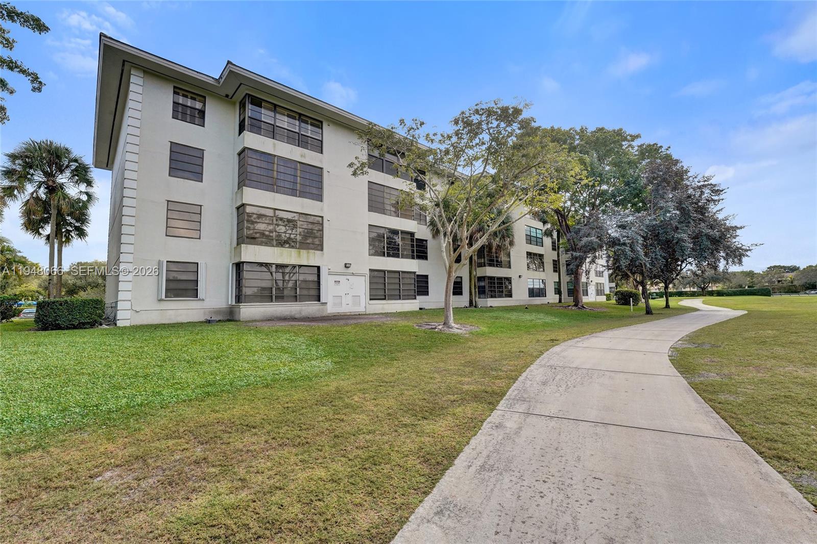 1713 Whitehall Dr #304 Davie, FL 33324
