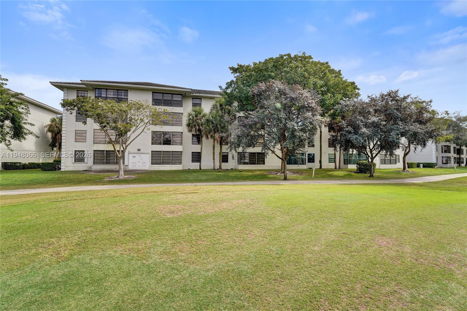 1713 Whitehall Dr #304 Davie, FL 33324