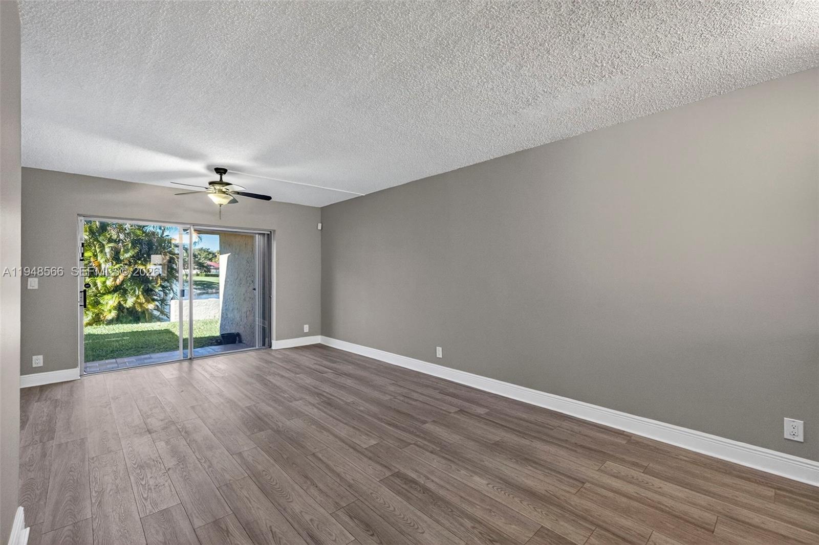 908 Twin Lks Dr #8-C Coral Springs, FL 33071