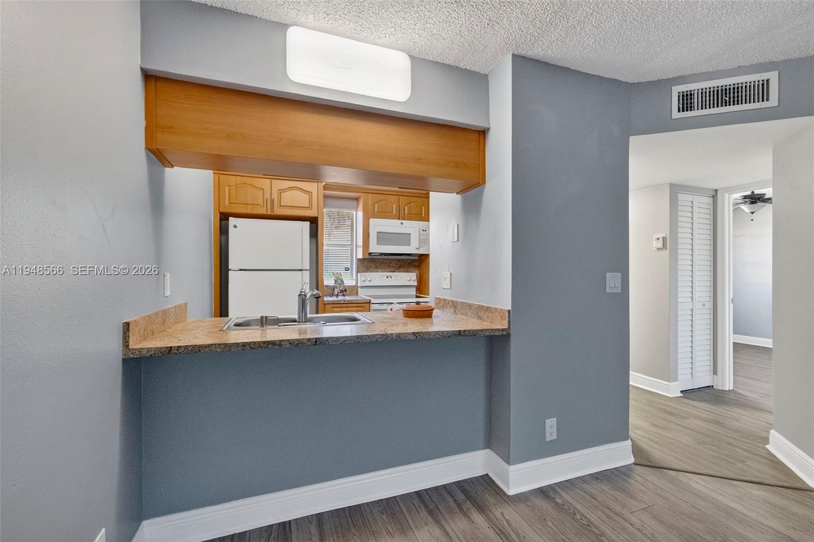 908 Twin Lks Dr #8-C Coral Springs, FL 33071