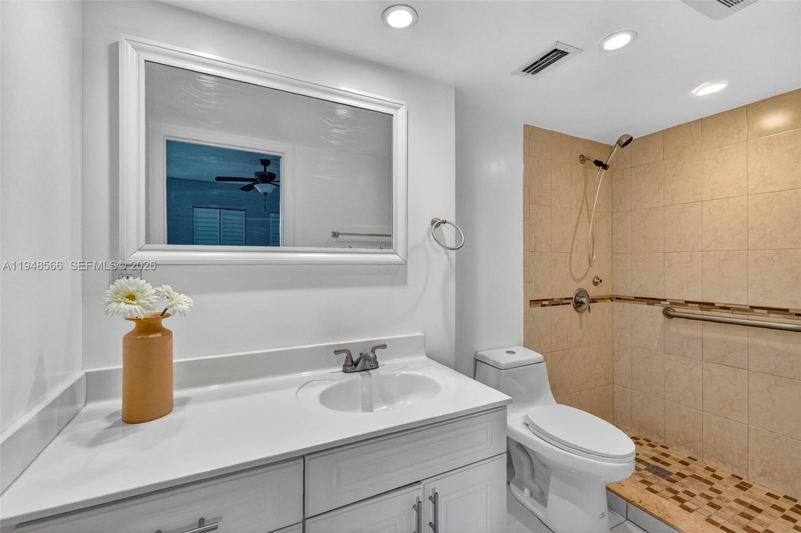 908 Twin Lks Dr #8-C Coral Springs, FL 33071