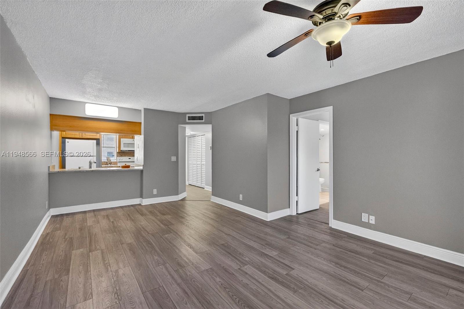 908 Twin Lks Dr #8-C Coral Springs, FL 33071