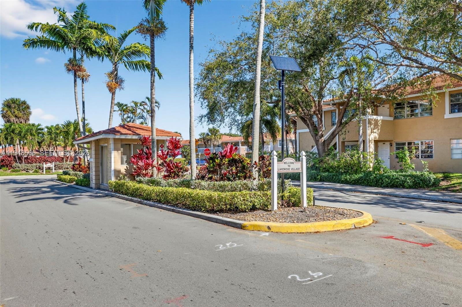 908 Twin Lks Dr #8-C Coral Springs, FL 33071