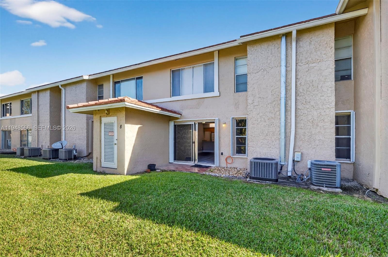 908 Twin Lks Dr #8-C Coral Springs, FL 33071