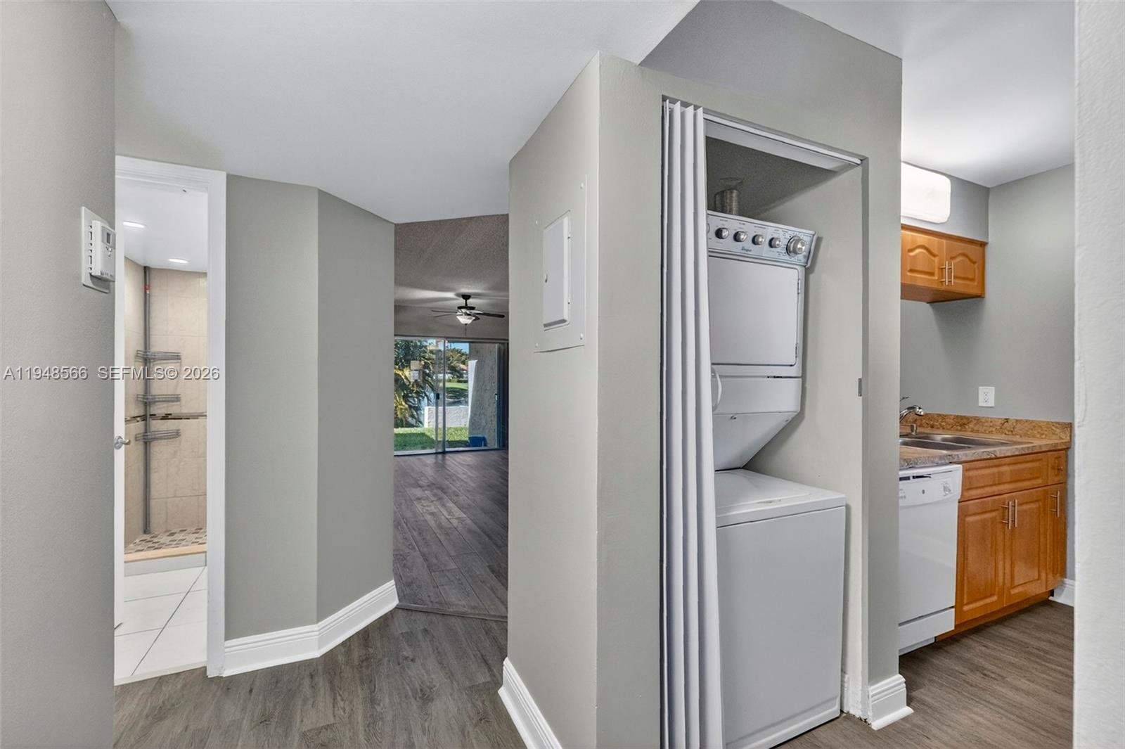 908 Twin Lks Dr #8-C Coral Springs, FL 33071