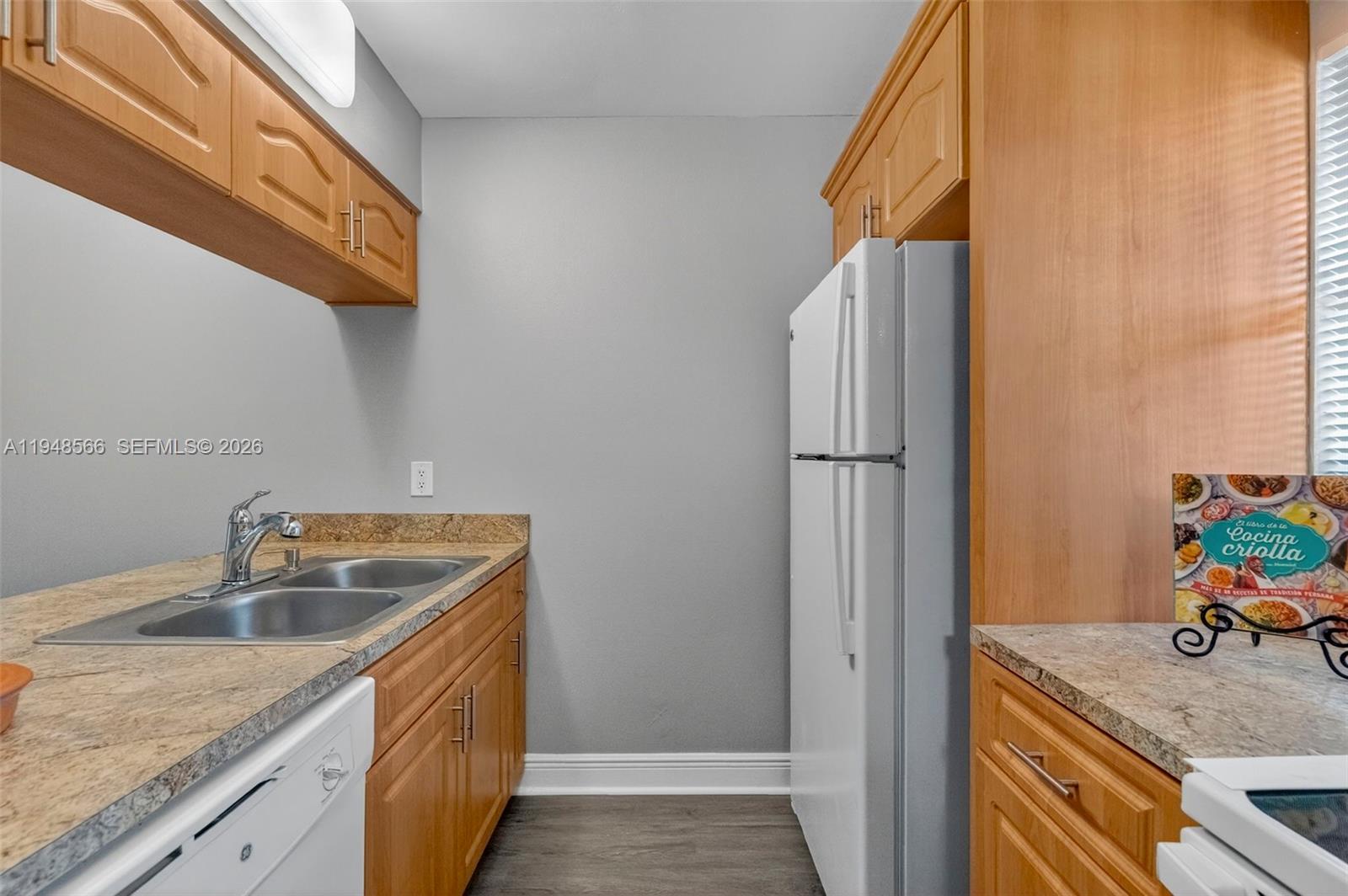 908 Twin Lks Dr #8-C Coral Springs, FL 33071