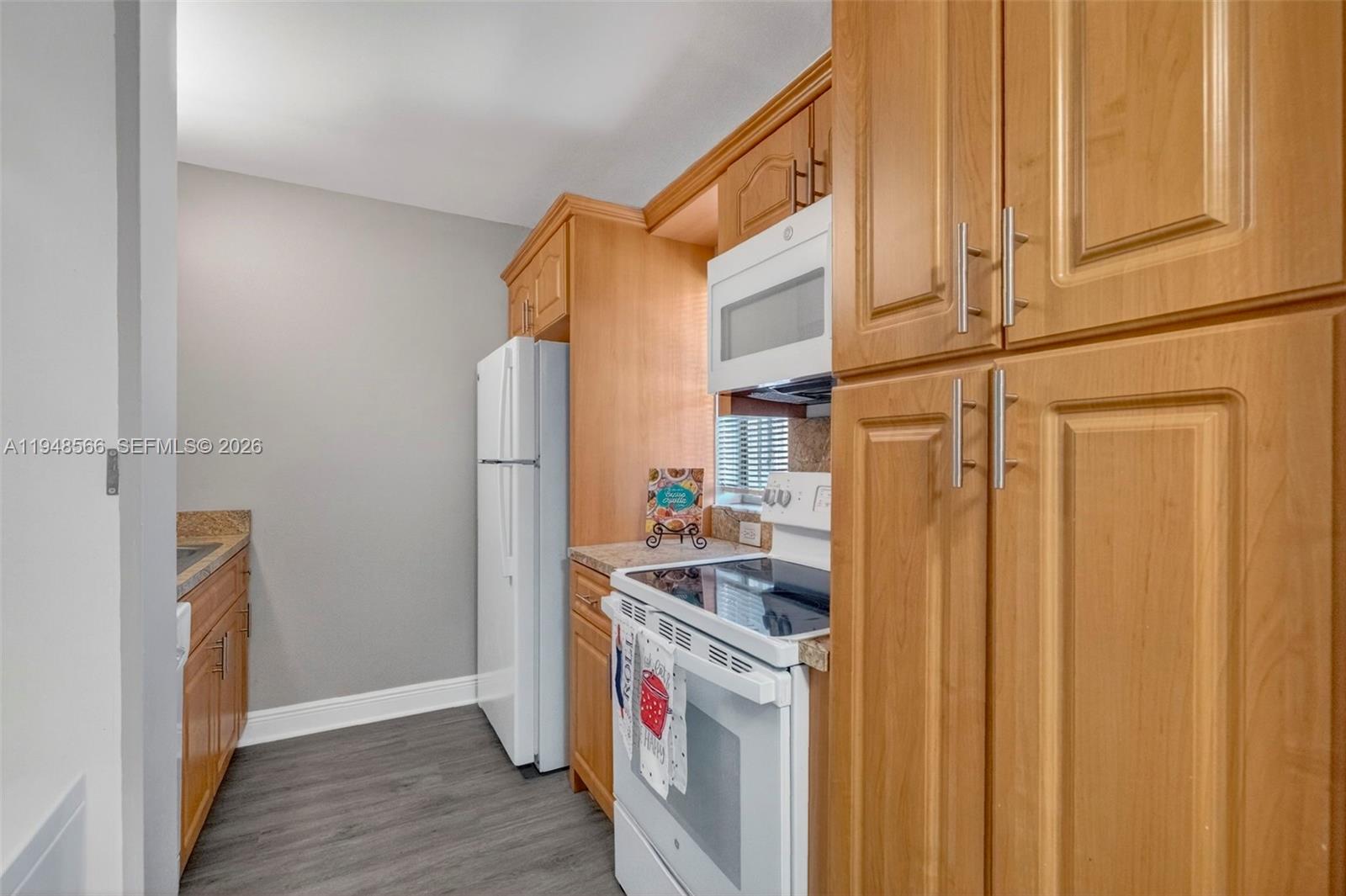 908 Twin Lks Dr #8-C Coral Springs, FL 33071