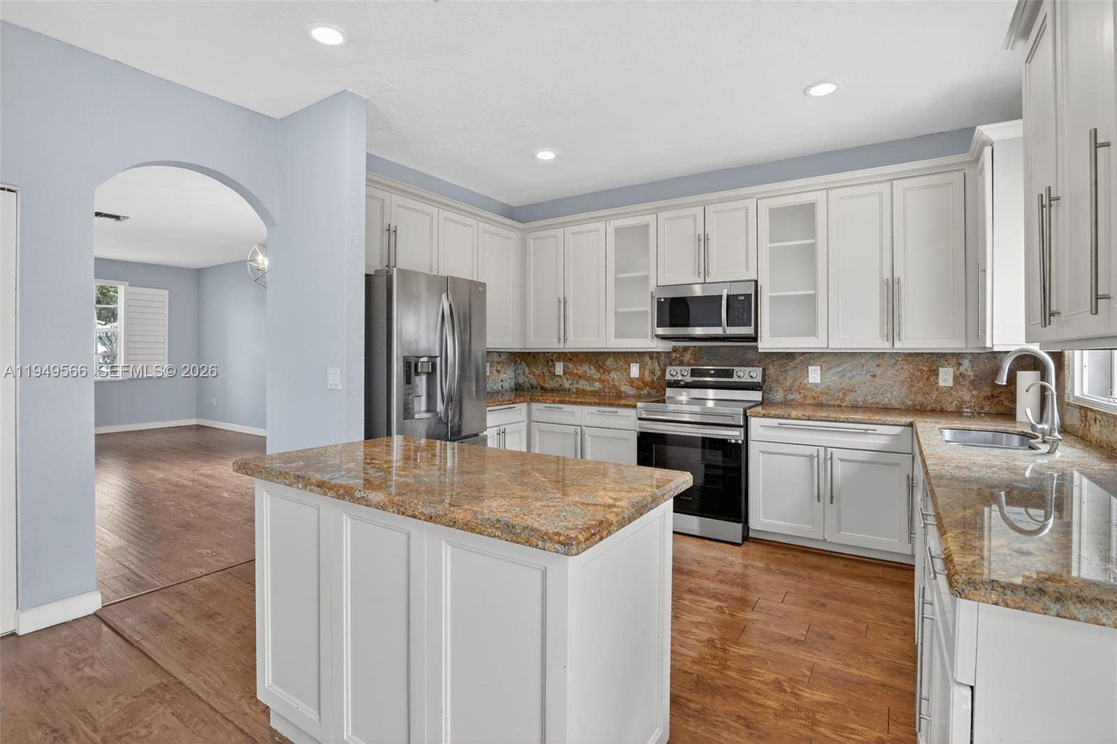 2216 NW 72nd Ter Pembroke Pines, FL 33024