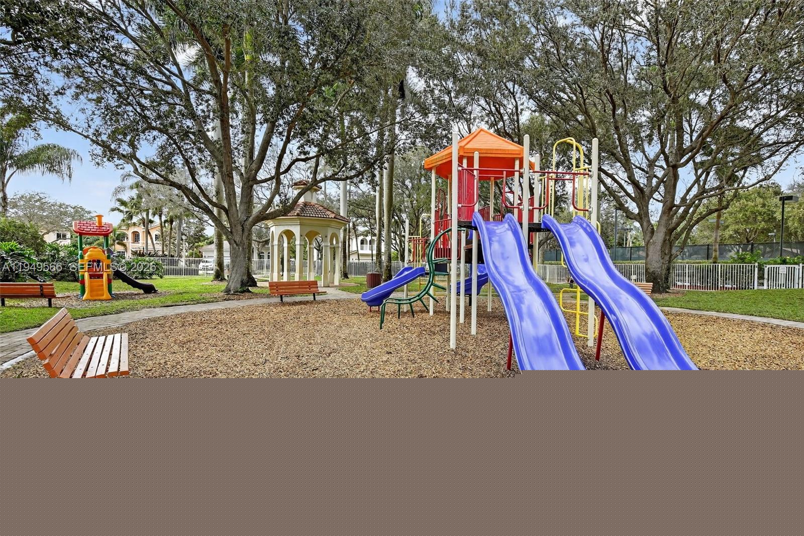 2216 NW 72nd Ter Pembroke Pines, FL 33024