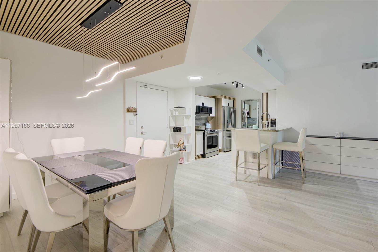 image The Venture at Aventura17