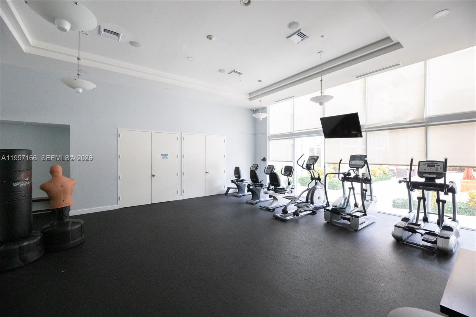 image The Venture at Aventura38