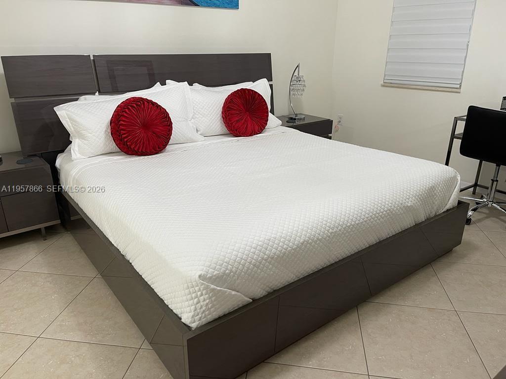 image 2080 Ocean Drive36