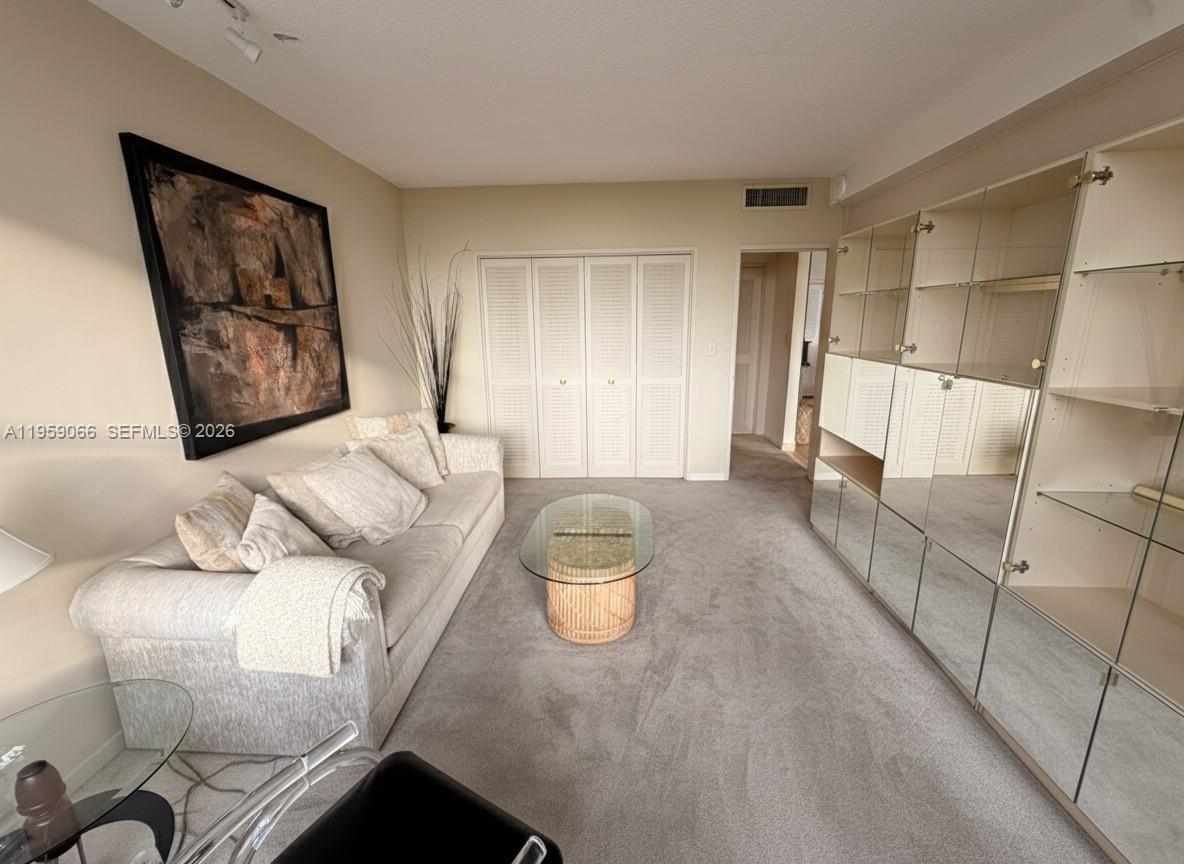 5601 Collins Ave #720 Miami Beach, FL 33140