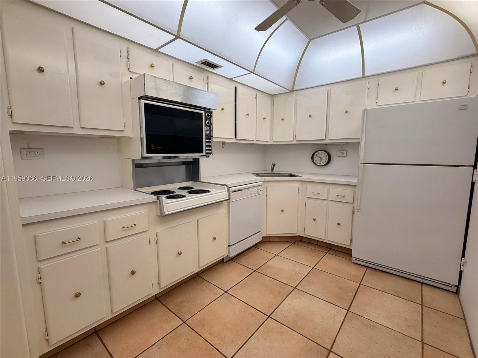 5601 Collins Ave #720 Miami Beach, FL 33140