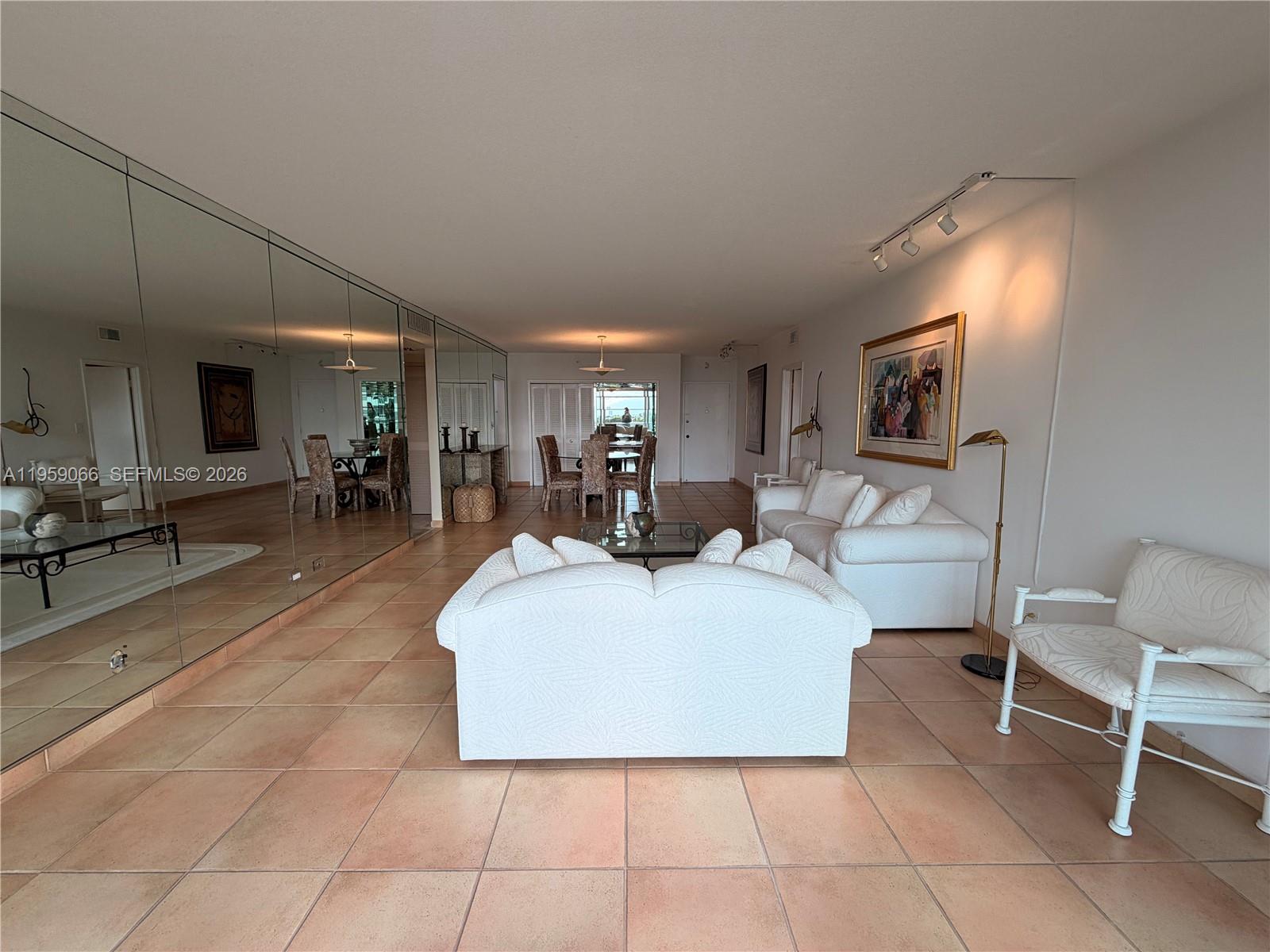 5601 Collins Ave #720 Miami Beach, FL 33140