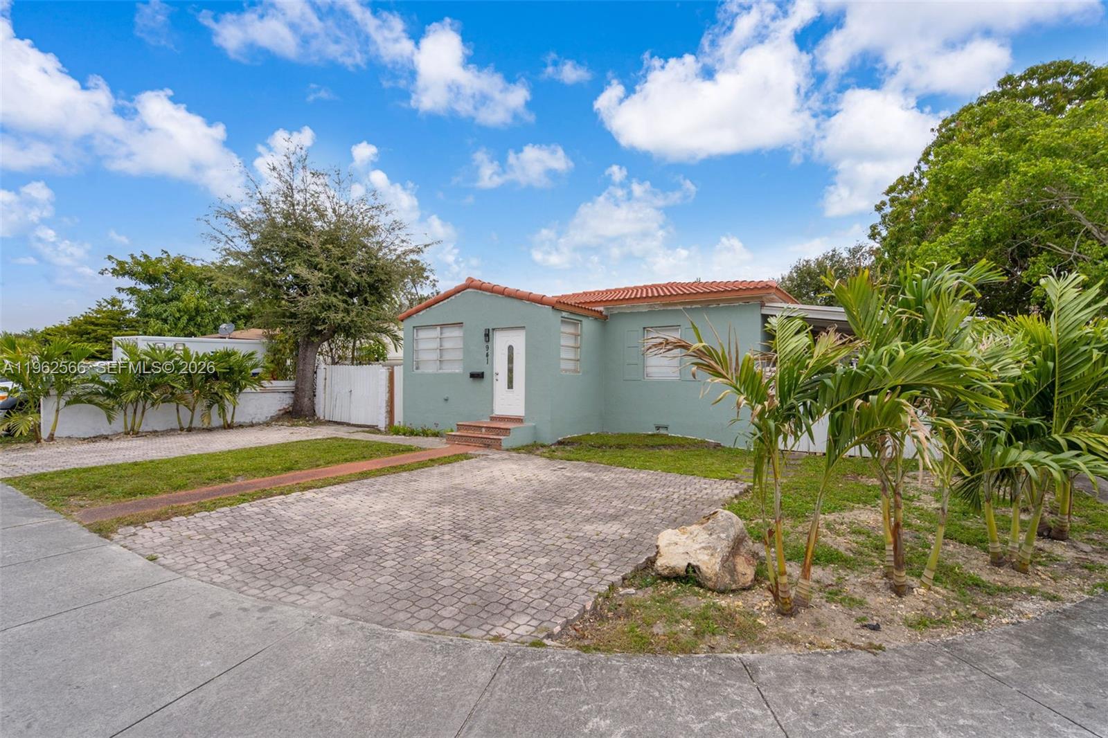 941 SW 31st Ct Miami, FL 33135