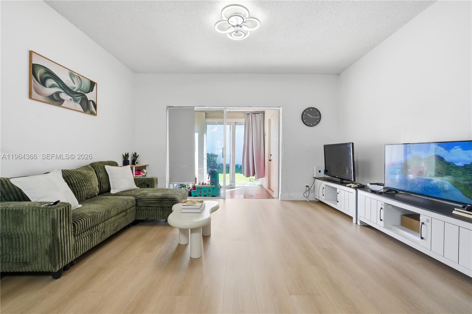 2 Simonton Cir Weston, FL 33326