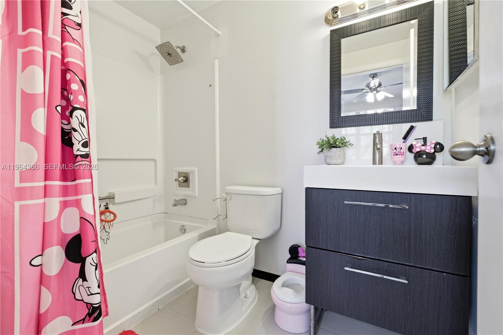 2 Simonton Cir Weston, FL 33326