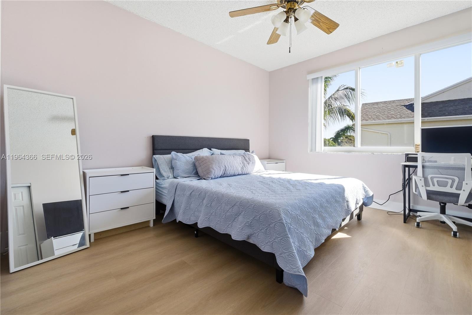 2 Simonton Cir Weston, FL 33326