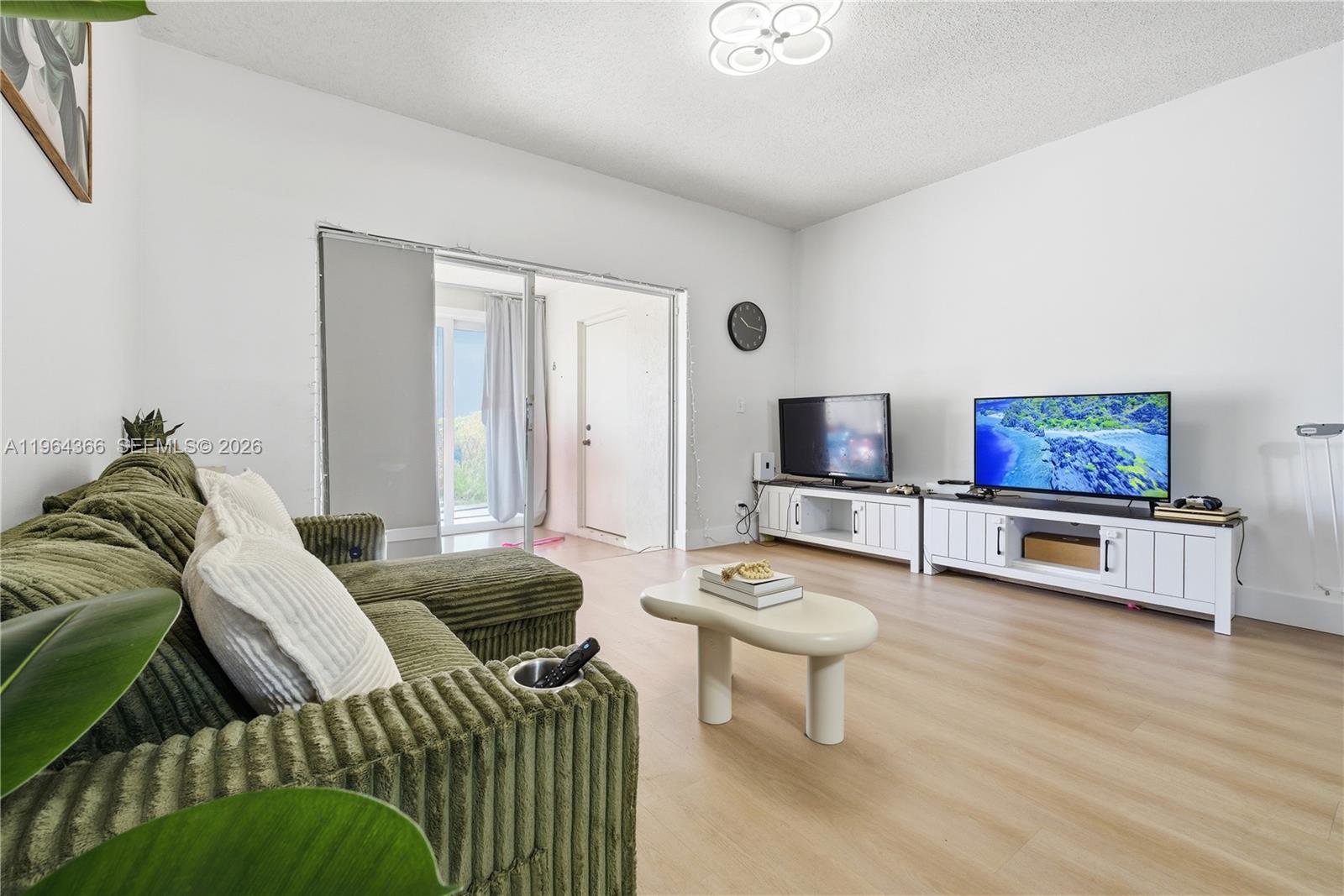 2 Simonton Cir Weston, FL 33326