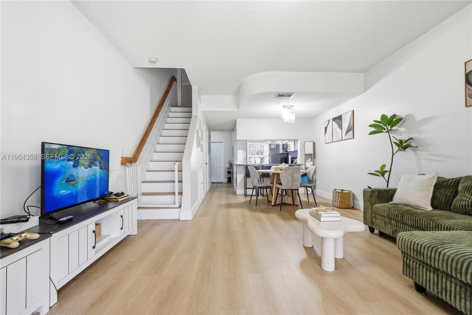 2 Simonton Cir Weston, FL 33326