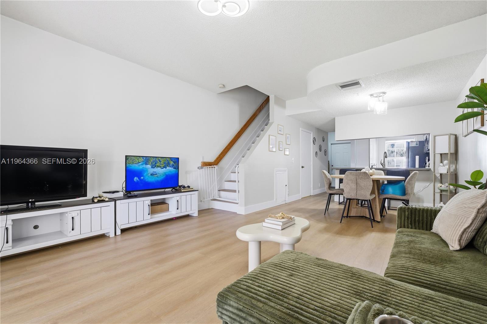 2 Simonton Cir Weston, FL 33326