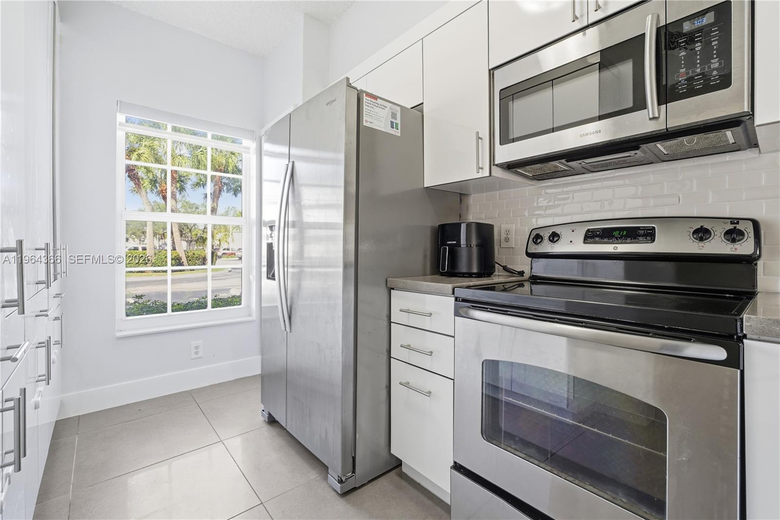 2 Simonton Cir Weston, FL 33326