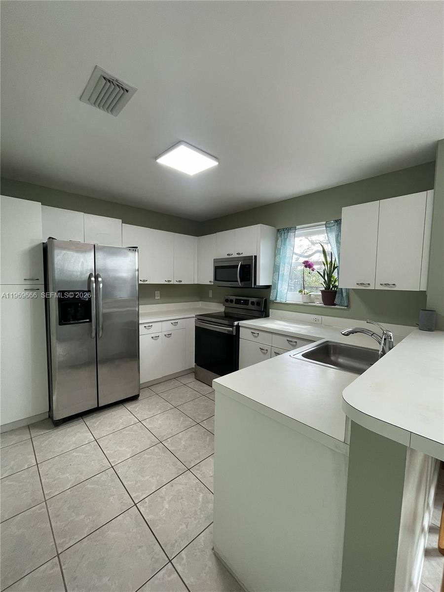 11712 SW 1st St Coral Springs, FL 33071