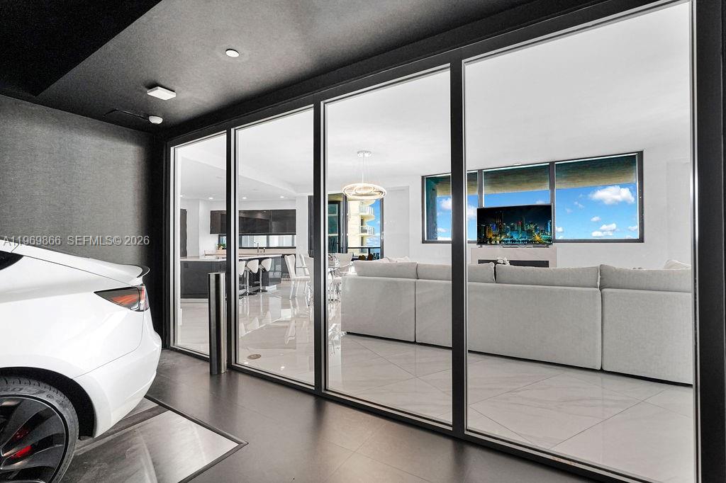 image Porsche Design Tower10