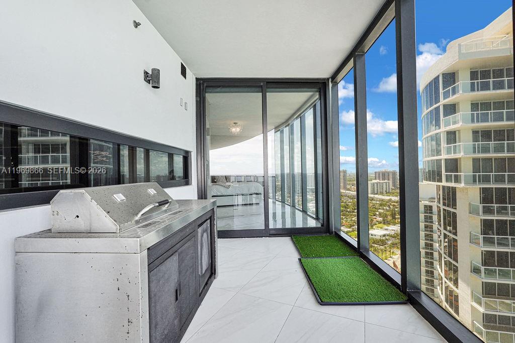 image Porsche Design Tower18