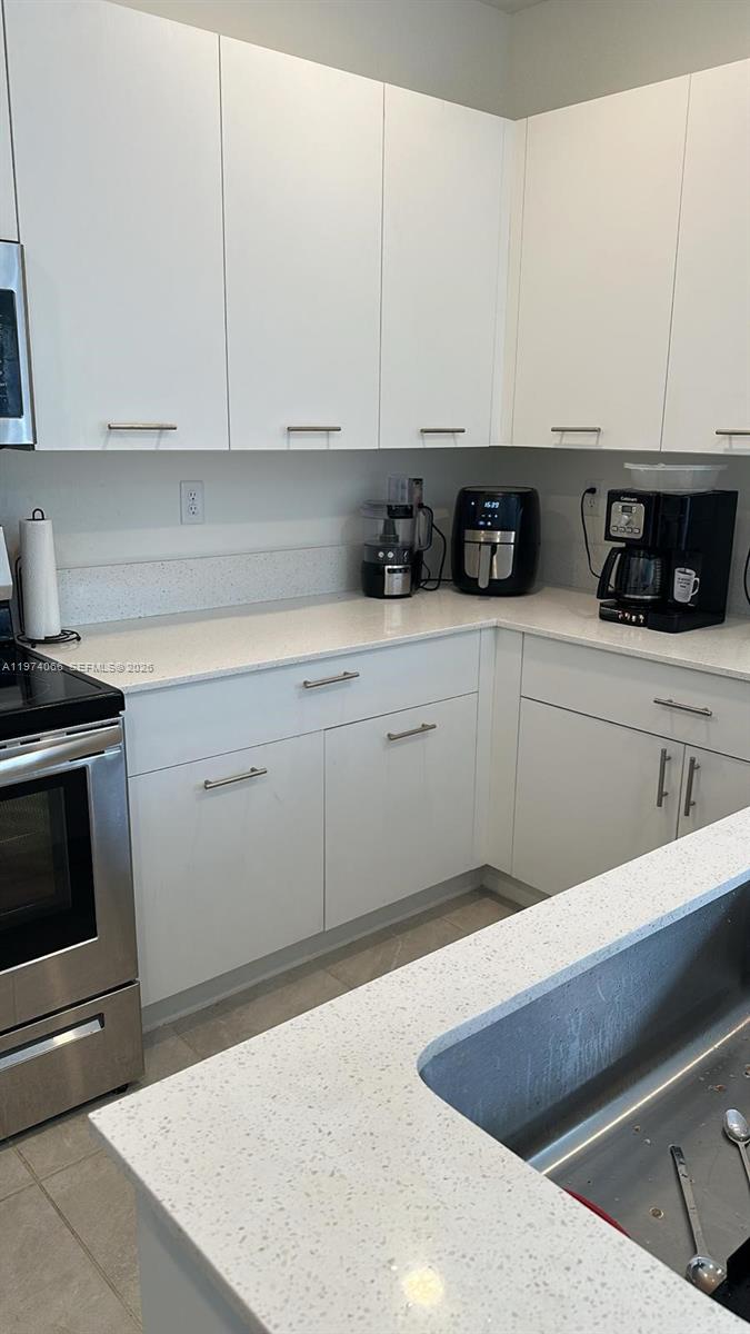 12221 NW 23rd Pl Miami, FL 33167