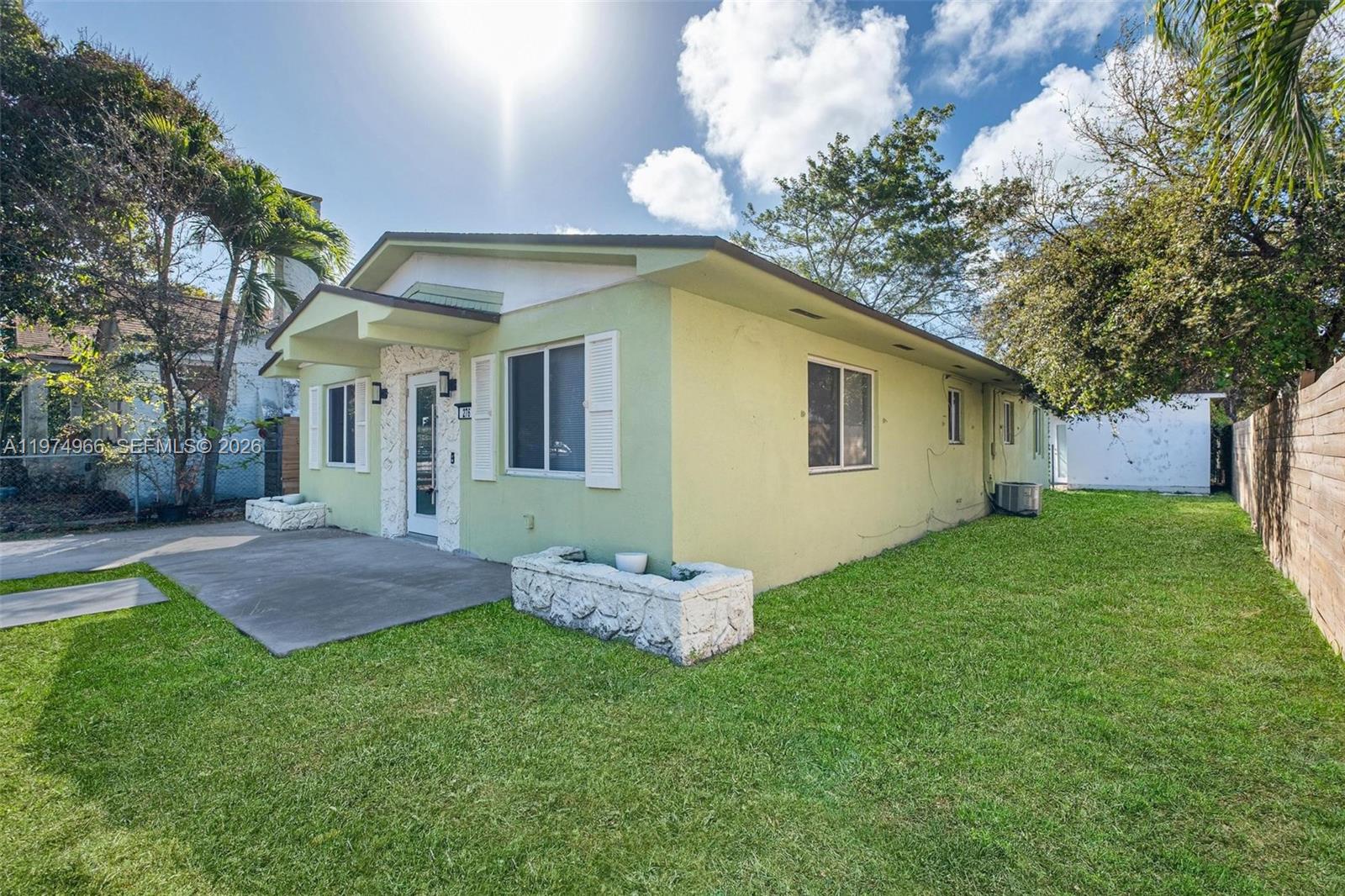 276 NW 40th St Miami, FL 33127